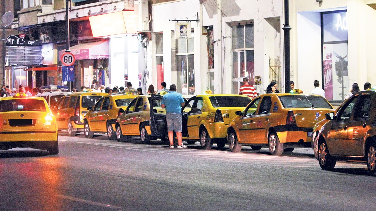 Taximetrist din București, reținut pentru tâlhărirea unor clienți străini