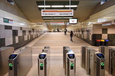 La orice stație de metrou se poate plăti cu cardul. Foto: Agerpres