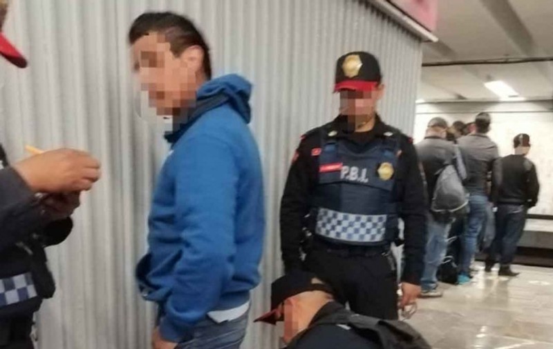 A ajuns pe mâna poliției după ce a pipăit o femeie la metrou