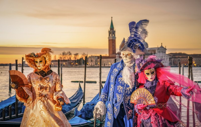 Ce înseamnă când visezi carnaval