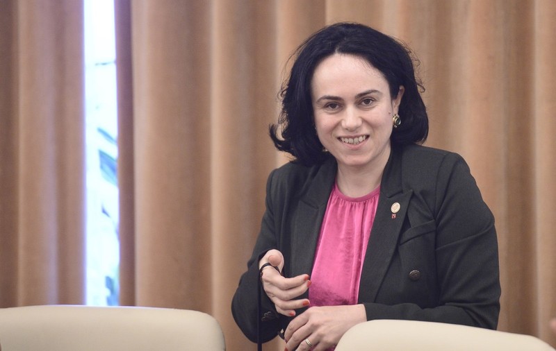 Ce a învățat Simona Bucura-Oprescu la Academia de Informaţii a SRI: „Rigoare şi disciplină”