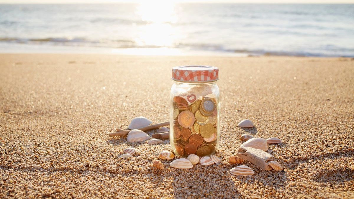 Românii au cheltuit aproape 5 miliarde de euro pe vacanțe în străinătate, în timp ce stațiunile din țară rămân pustii. Sursă foto: Getty Images