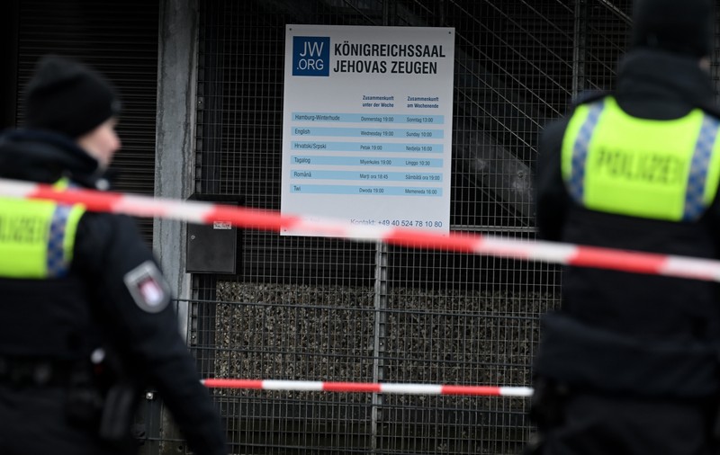 Furie în Germania privind legile permisive care au facilitat obținerea unei arme de către atacatorul din Hamburg, care avea probleme psihice