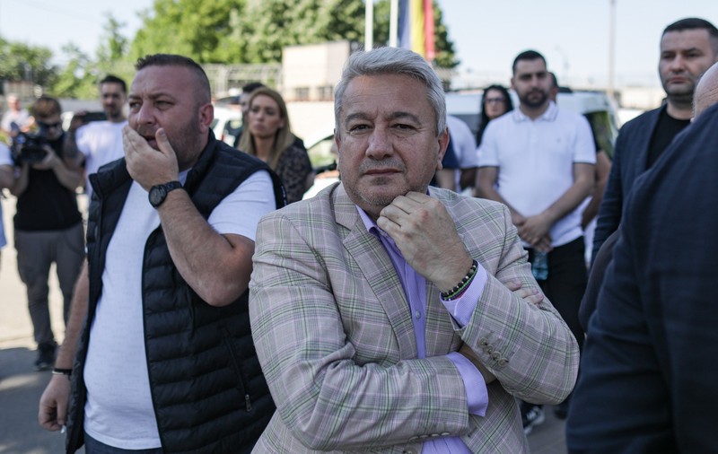 Succesorul interimar al lui Piedone la conducerea sectorului 5, alături de acesta până la ușa penitenciarului