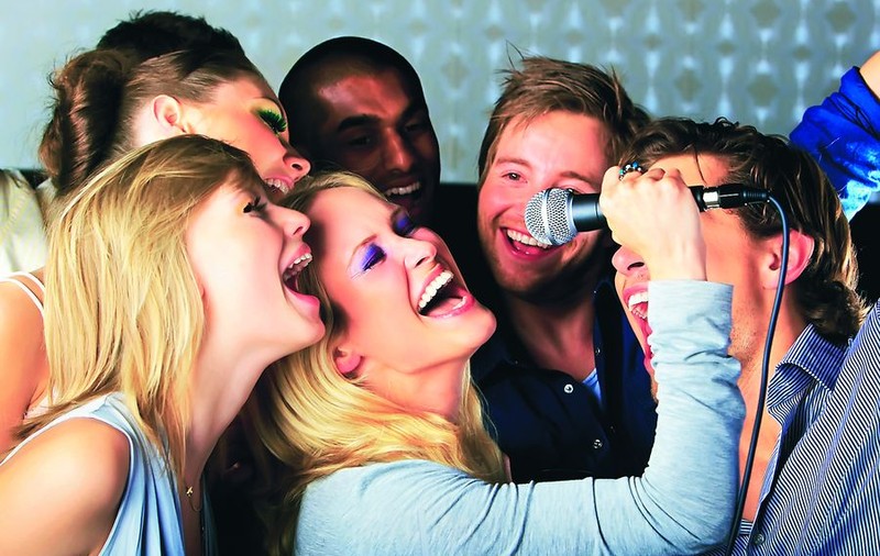 Leii vor distracţie la karaoke