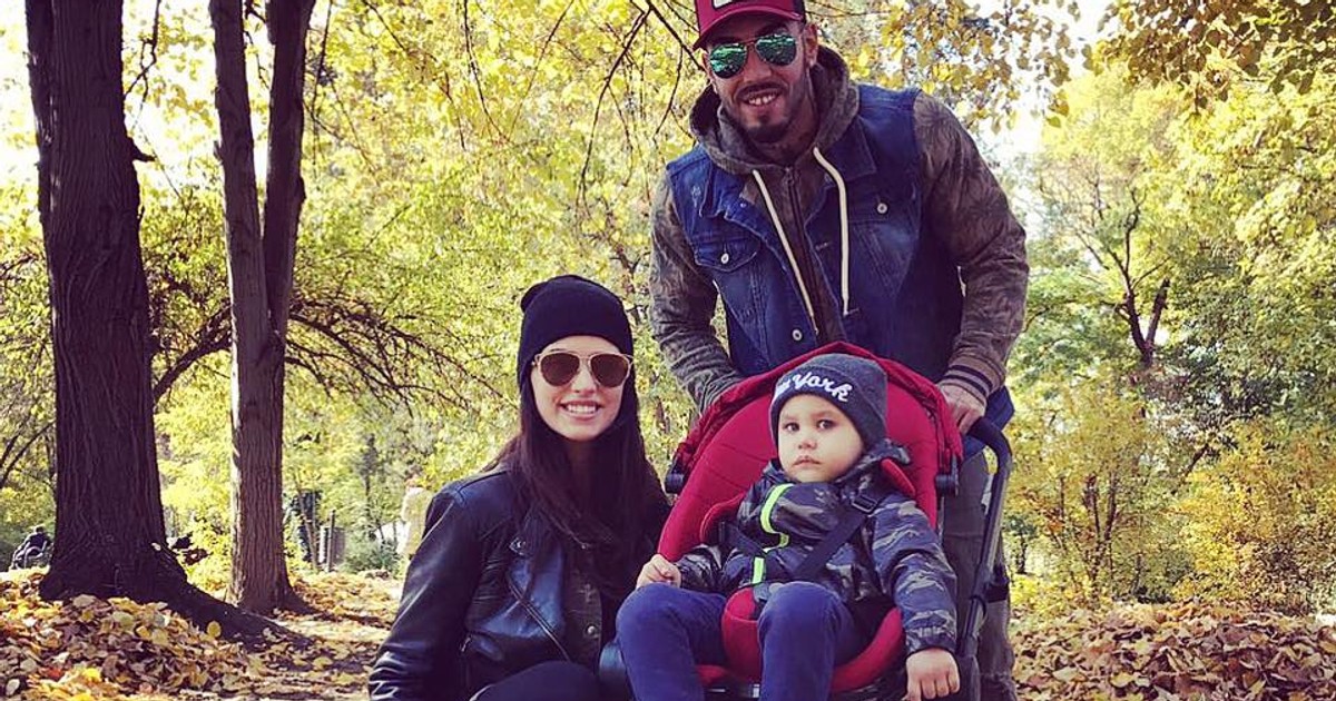 Antonia și Alex Velea, în parc, împreună cu Dominic și cu patrupedul lor