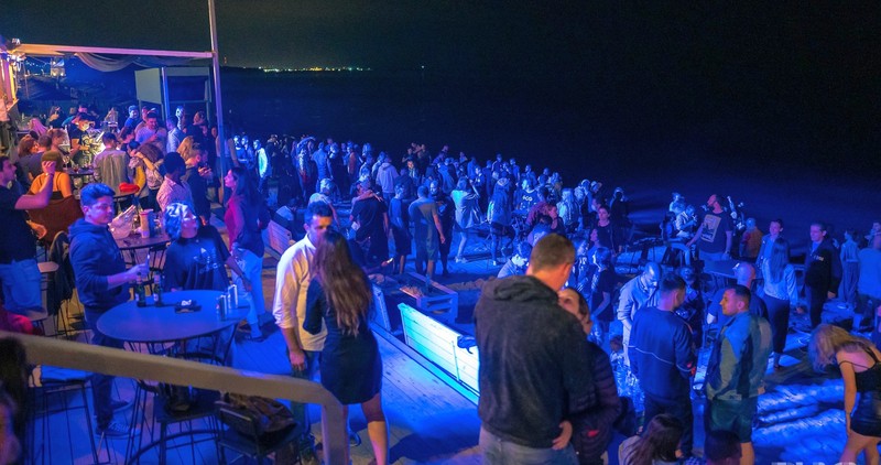 Așa au arătat zilele de weekend în Vama Veche - sute de oameni pe plajă, înghesuială și nerespectarea regulilor impuse de autorități | FOTO: Facebook