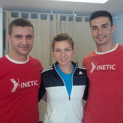 Andrei Cristofor (dreapta), alături de Simona Halep FOTO: Facebook.com