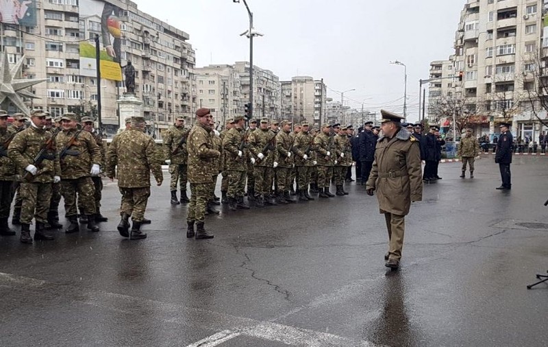 Bărbat din Ploiești, încătușat și amendat. Ce a putut să facă la Parada Militară