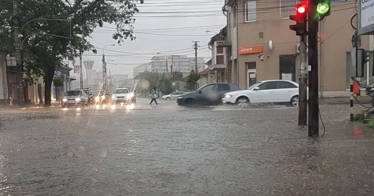 Cod portocaliu de inundații în cinci județe din Moldova. Până când este valabilă avertizarea