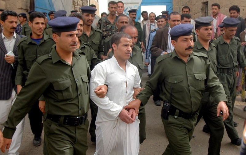 Aşa îşi împuşcă arabii pedofilii!