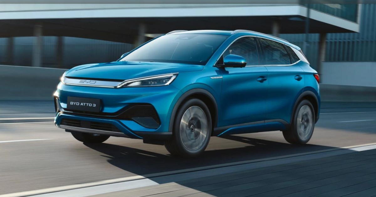 Un SUV electric chinezesc, BYD Atto 3 albastru