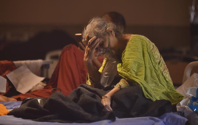India înregistrează din nou un record global de infectări cu COVID: peste 375.000 de cazuri într-o singură zi