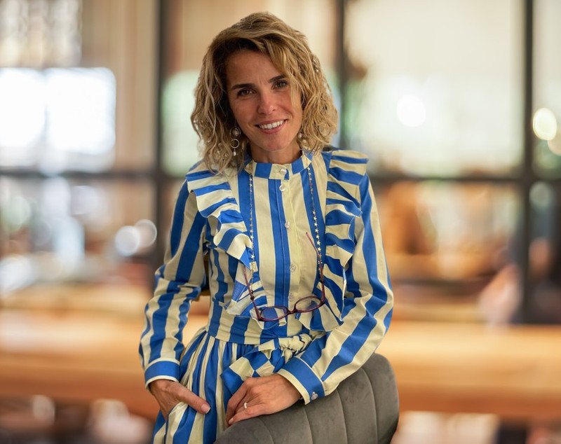 Cât costă o carte scrisă de Cristela Georgescu. Soția lui Călin Georgescu vinde și cursuri de sute de lei