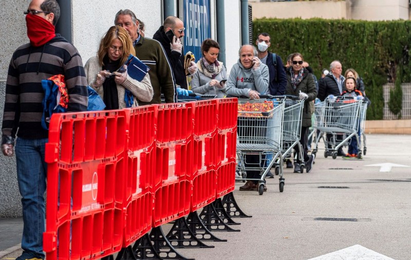 „Speed-dating la shopping”: un supermarket german îi invită pe cei singuri la cumpărături pentru a-și găsi perechea în vreme de pandemie. Cum decurge „întâlnirea”