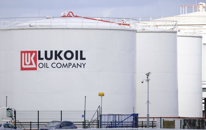 Lukoil dă România în judecată și se retrage din proiectul offshore Trident din Marea Neagră