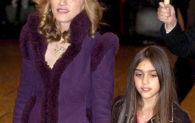Madonna şi-a plătit fiica pentru a nu mai fuma