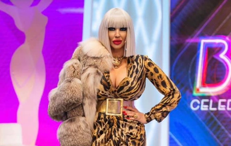 Imaginile cu Raluca Bădulescu au strâns peste 9.000 de aprecieri. Vedeta s-a pozat cu bustul la vedere. Cum arată la 49 de ani