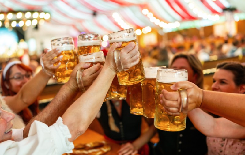 Oktoberfest devine tot mai scump. Patru festivaluri europene alternative, mai ieftine și mai autentice