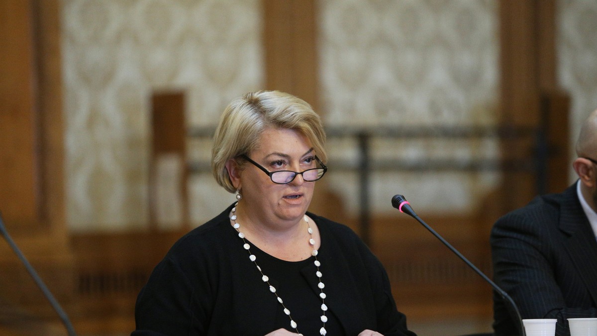 Acuzată că n-a reflectat căderea Guvernului Dăncilă, șefa TVR acuză un membru din CA de partizanat cu PNL și că a comandat angajări în TVR!