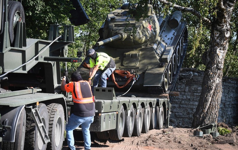 Țara din Uniunea Europeană care a alocat 1 milion de euro pentru demontarea monumentelor din era sovietică