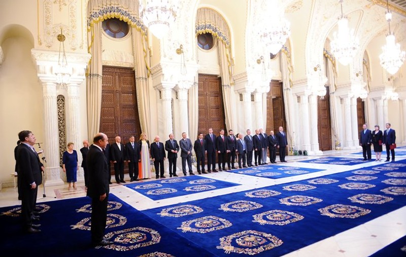 GAFĂ DE PROPORŢII la Palatul Cotroceni! Vezi ce DOAMNĂ A DAT-O ÎN BARĂ în cadrul unui EVENIMENT OFICIAL! FOTO