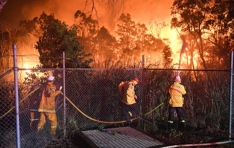 Incendii puternice în Sydney. Peste 500 de pompieri se luptă cu flăcările - FOTO