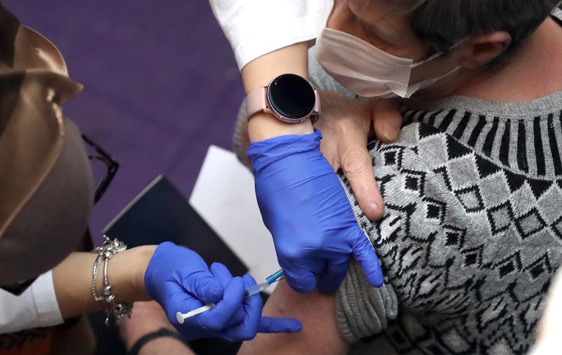 Experții din Marea Britanie: Încă nu este nevoie de a patra doză de vaccin anti-COVID
