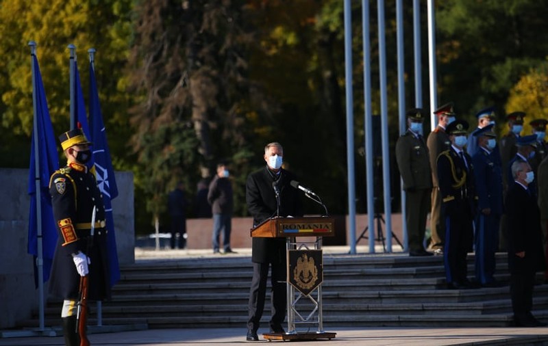 Klaus Iohannis, de Ziua Armatei: „În momentele decisive, românii și-au păstrat constant încrederea în Armată
