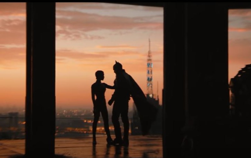 A fost lansat primul trailer al filmului „The Batman”. Robert Pattinson, în rolul principal