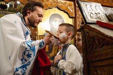 Un băiețel purtând „veșevanka". Foto: Eli Driu / Libertatea