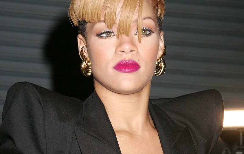 Rihanna are un nou tatuaj