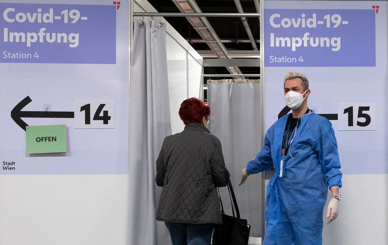 Anchetă la cel mai mare centru de imunizare din Austria. Sunt suspectate câteva zeci de cazuri de vaccinare fictivă