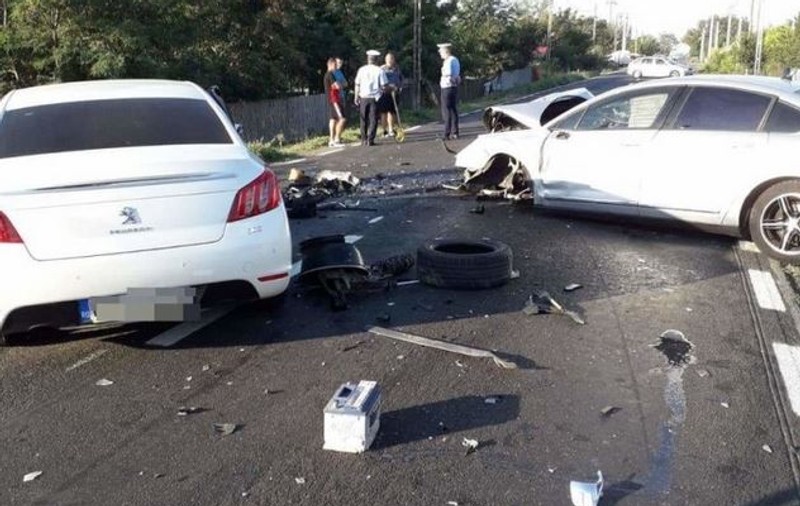 Accident în Brăila, provocat de un şofer care a adormit la volan. Cinci persoane, între care un copil de 4 ani, au fost rănite