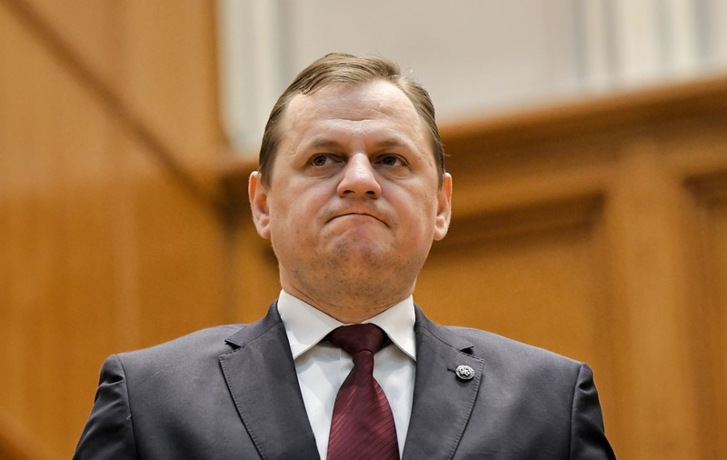 Șeful SIE a fost chemat în Parlament să explice deplasările la cursele de Formula 1, în plină criză