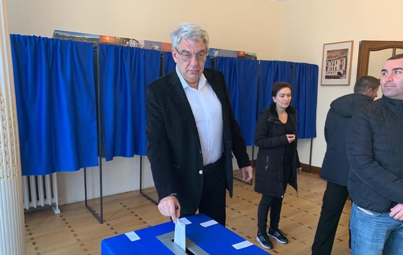 Fostul premier Mihai Tudose a votat la Bruxelles: „Pentru România și pentru redarea prestigiului formulelor matematice”