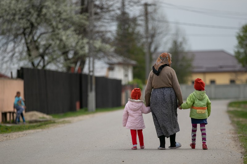 Localnici din satul Viișoara, comuna Ulmi. / Foto: Vlad Chirea