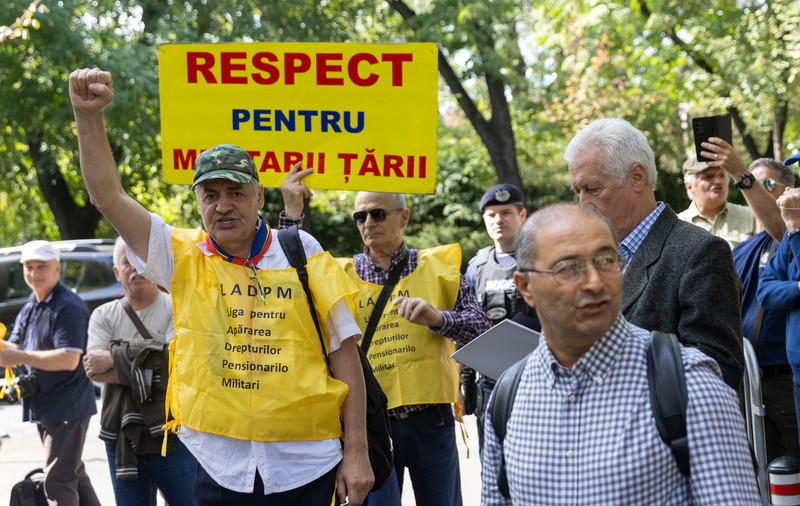Leapșa cu pensiile militare 