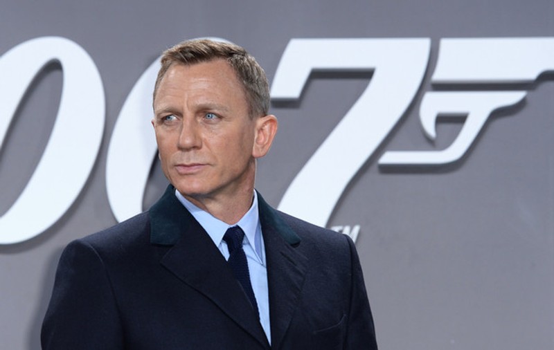 Producătorul filmelor James Bond: ”Agentul 007 poate avea orice culoare, dar rămâne bărbat”