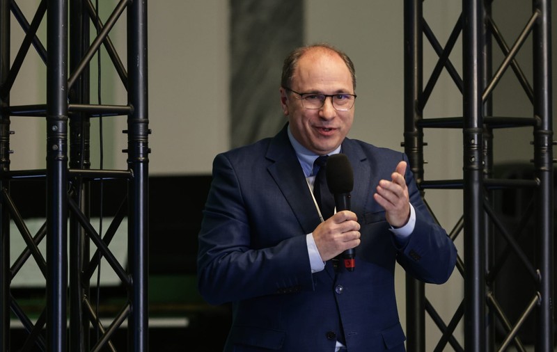 Ministrul Educației, Mihai Dimian: „Nu voi propune Guvernului reducerea burselor sociale”