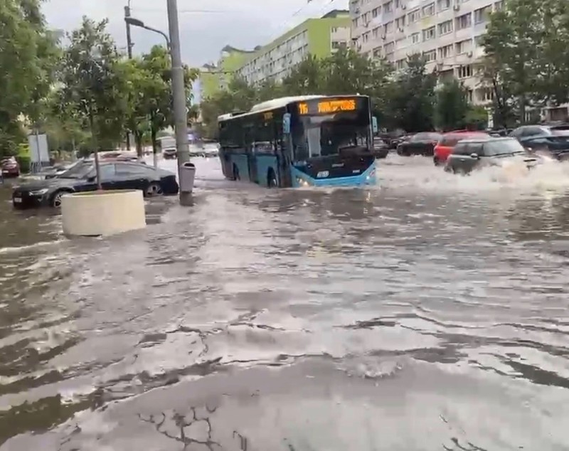 Explicații oficiale de la ANM pentru furtuna care a inundat Bucureștiul, luni după-amiază: „Marile orașe nu sunt pregătite”