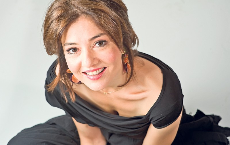 Oana Sîrbu A DAT-O PE MANELE! IMAGINI în PREMIERĂ