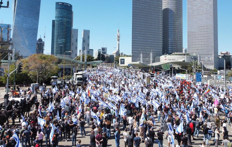 Proteste de amploare în Israel față de reforma judiciară. Manifestanții au blocat accesul la aeroportul din Tel Aviv
