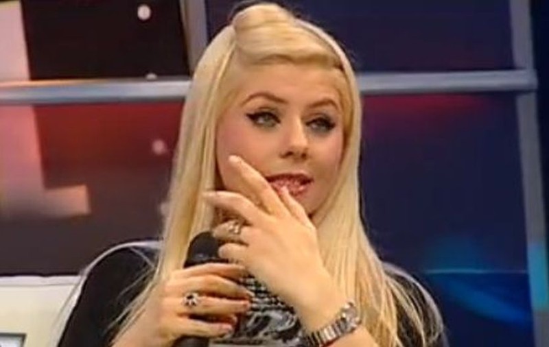 ADINA de la HEAVEN trece printr-un ADEVĂRAT COŞMAR! I se UMPLE CAPUL de BUBE!