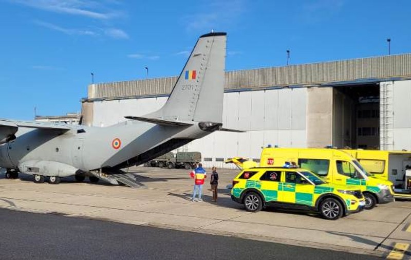 Un pacient cu arsuri a fost transferat în Germania cu o aeronavă militară