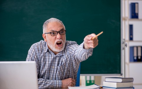 Profesor filmat în timpul unei crize de isterie, când urlă la un elev: „Ești un răzgâiat!”. Cum comentează incidentul fostul judecător Cristi Danileț 