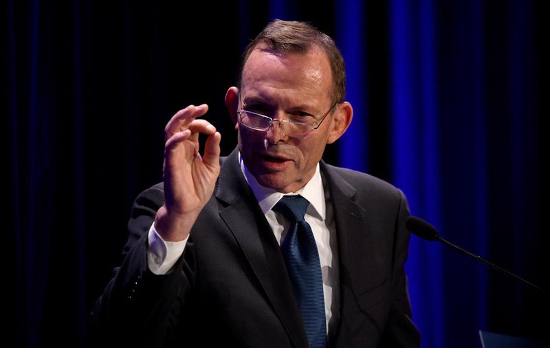 Tony Abbott, fostul premier australian, amendat pentru că nu a purtat mască de protecţie