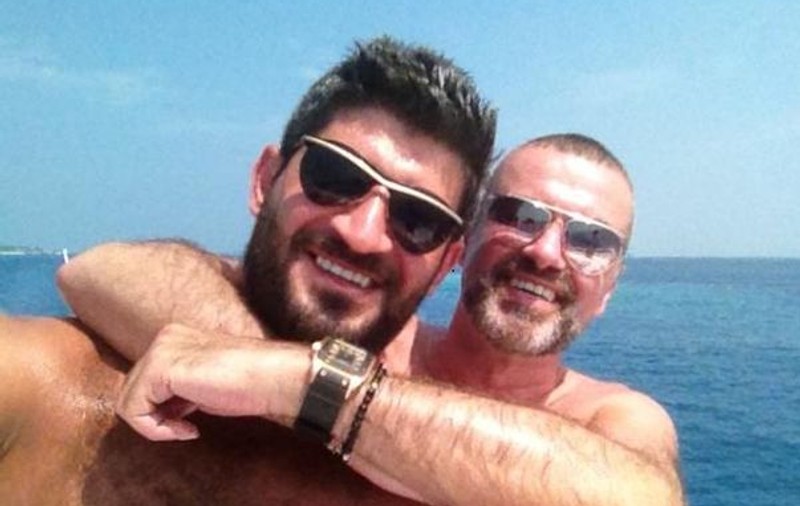"Aspirina săracului" a avut efect! George Michael s-a însănătoșit și se distrează cu iubitul în vacanță | FOTO