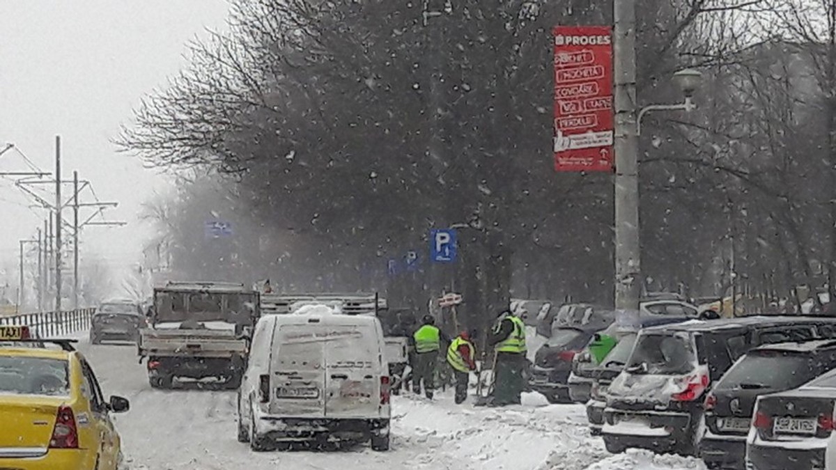 Trafic blocat pe DN 1 din cauza zăpezii
