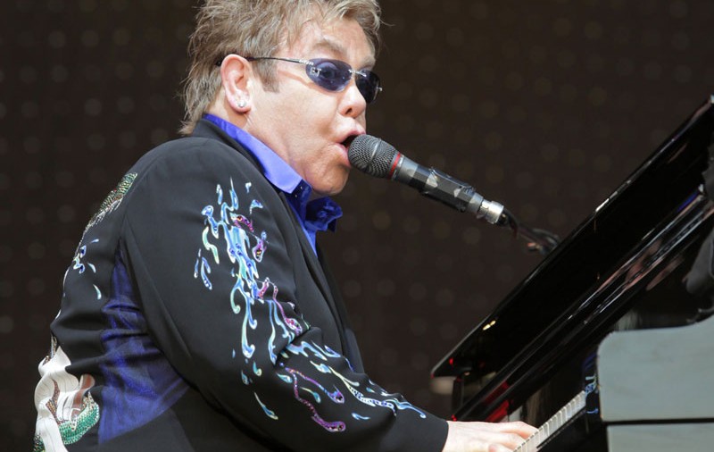 Elton John nu mai ştie versurile melodiilor sale?